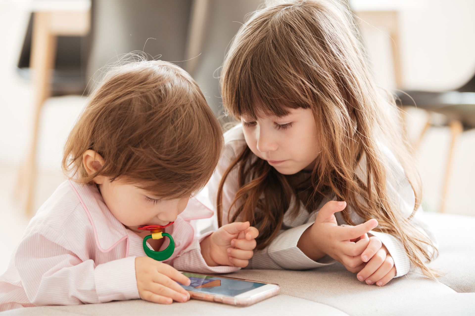 dipendenza bambini figli smartphone tablet
